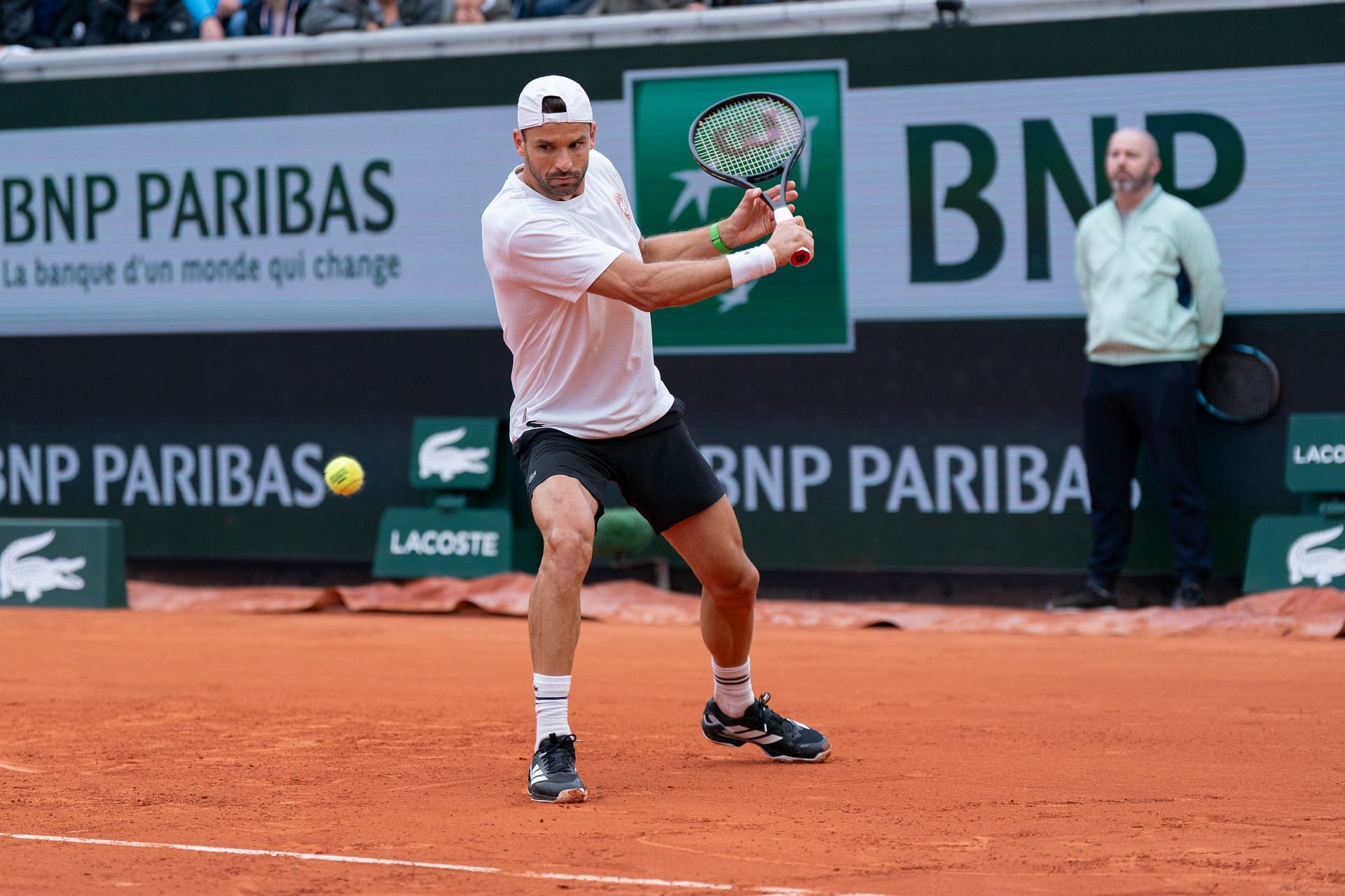 Dimitrov plays a slice backhand at the 2025 French Open - Previews - Source: Getty